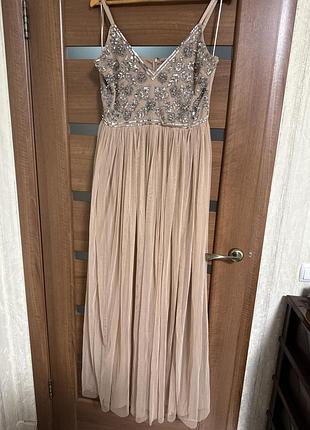 Шикарне святкове плаття ніжне кремове з вишитими паєтками