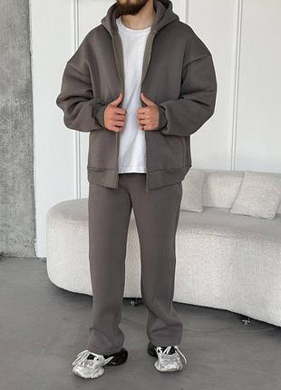 Спортивный мужской костюм.
новинка 


отличное качество пошива.