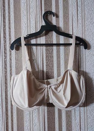 Красивый бюстик