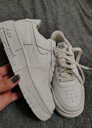 Продам кроссовки nike