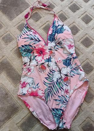 Дуже красивий суцільний купальник розмір м