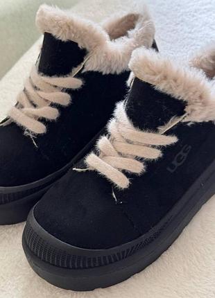 Ugg кросівки , тепленькі в чорному кольорі та шоколадному