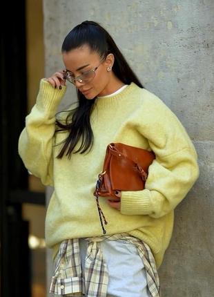Светр жіночий в'язаний вільного крою однотонний жовтий
