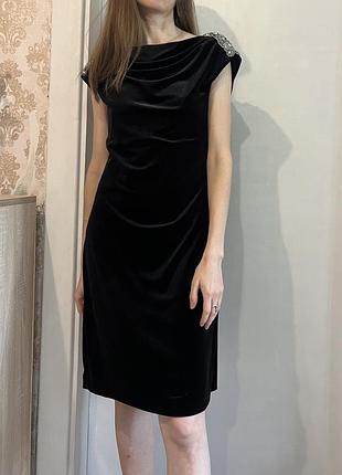 Дуже красива оксамитова сукня