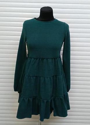 Изумрудное зеленое платье в размере m нежное, стильное и невероятно приятное к телу идеальный выбор как для повседневного образа, так и для романтичных