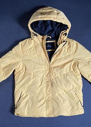 Куртка насичено жовта , як на останньому фото