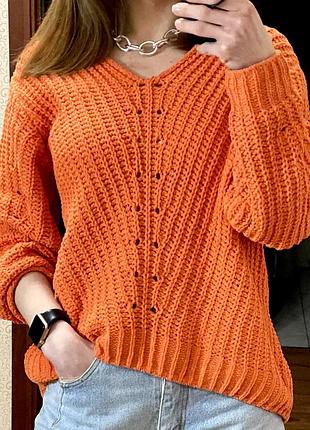 Помаранчевий светр