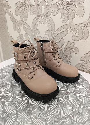 Ботинки демо в идеальном состоянии.замочки рабочие, задник не сбит, стелька 17 см.размер 29.