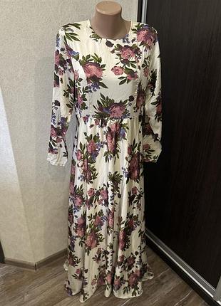 Гарна сатинова сукня в квітковий бренд