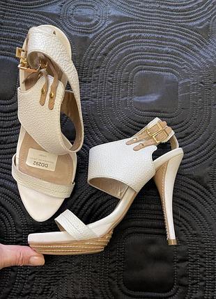 Жіночі босоніжки dumond білого кольору 37,5/38 розміру