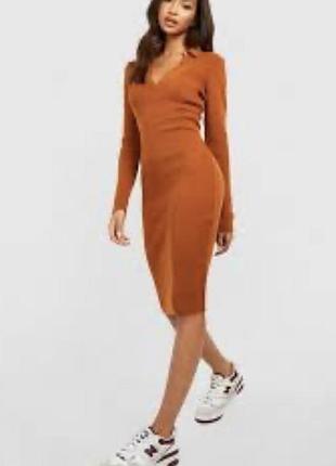 Сукня з комірцем