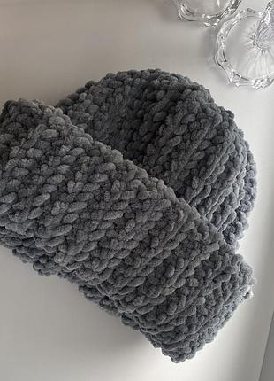 Шапка тепла вʼязана