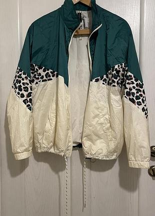 Чудова ветровка, куртка  bershka