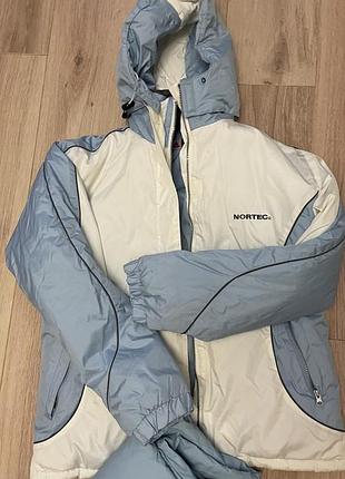 Спортивна курточка, тепленька та легенька