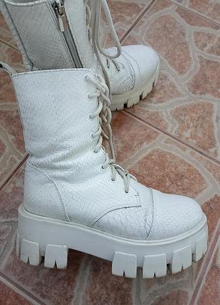 Ботинки белые