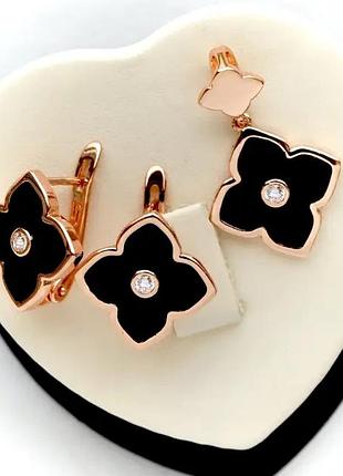 Красивий комплект конюшина (медичне золото) кулон та сережки.