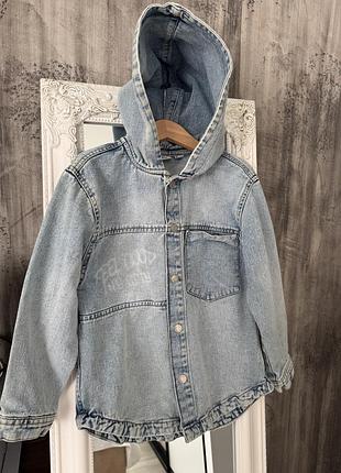 Джинсова сорочка на кнопки сорочка з капюшоном для хлопчика джинсівка джинсова куртка для хлопця 5-6р
