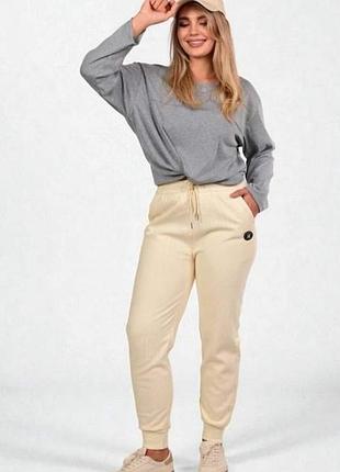 Женские утепленные брюки микровельвет молочного цвета 50/52