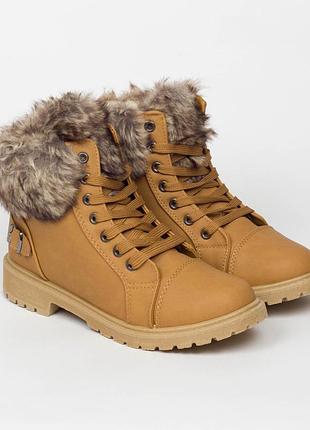 Теплі жіночі черевики ботинки на хутрі на шнурках коричневі