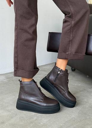 Ботинки женские коричневые кожа / коричневые ботинки на черной подошве / зимние ботинки шоколадного цвета
