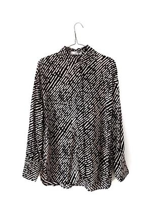 Блуза рубашка свободного кроя с абстрактным принтом mango