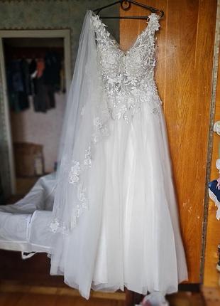 Сукня айворі весільна з фатою