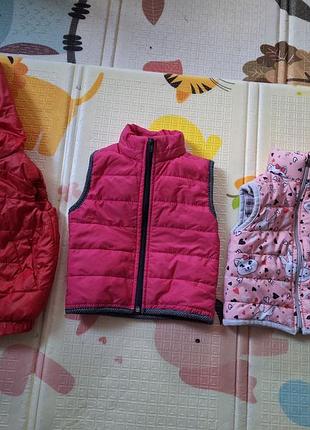 Гарні безрукавки для дівчинки 6-12 місяців приблизно