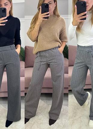 Брюки свободного кроя,талия на резинке, с двумя карманами