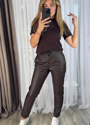 Штани на резинці, з двома карманами