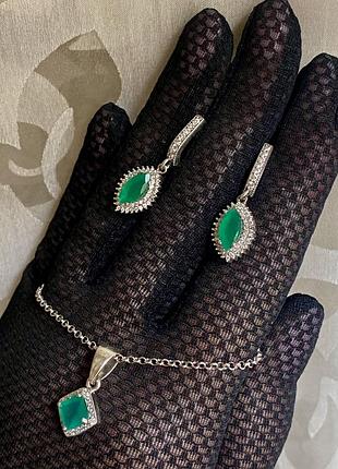 Красивий срiбний комплект сережки та підвіс з зеленим оніксом