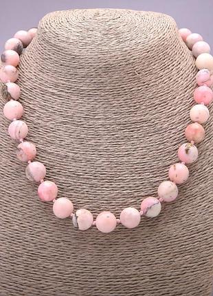 Ожерелье из натурального камня розовый опал гладкий шарик