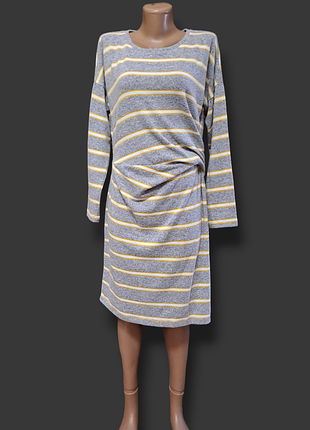 Стильное женское платье в полоску