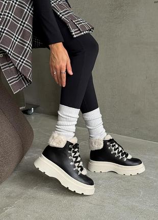 Ботинки деми демисезонные зимние черные кожаные с бежевой опушкой мехом тедди на шнуровке на повышенной подошве платформе 10799
