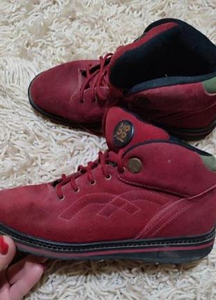 Утепленные ботинки фирмы lotto.размер 38-39.в очень красивом состоянии