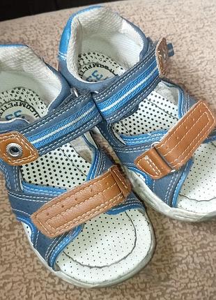 Детские сандалии