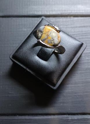Кольцо с натуральным камнем шершневой пчелиной яшмой