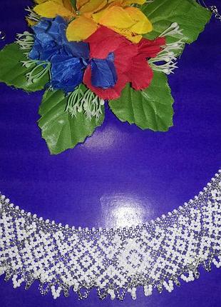 Красивое белое ожерелье из чешского бисера.