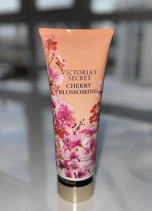 Victoria's secret парфумований лосьйон крем для тіла✨cherry blossoming