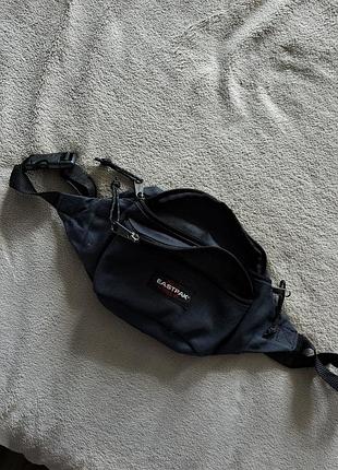 Бананка eastpak