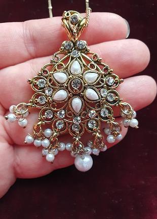 Ажурная подвеска в золотом тоне с жемчужинами, индийский стиль