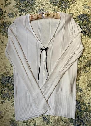 Светрик на ґудзиках з бантом