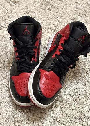 Кросівки air jordan 1 mid banned black/red 554724-074