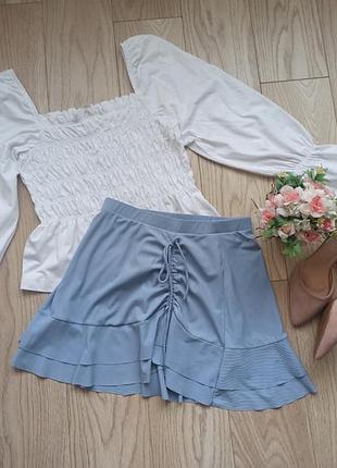 Коротка спідниця з затяжкою