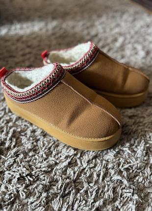 Уги з відкритим задом