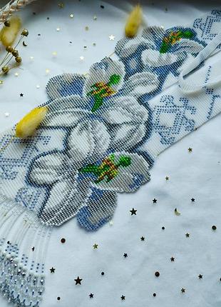 Гердан з срібними ліліями- витончений подарунок для жінки.