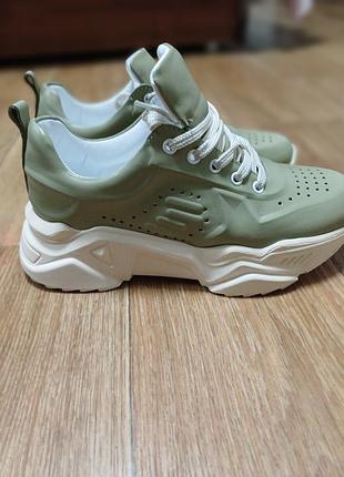 Кроссовки женские кожаные