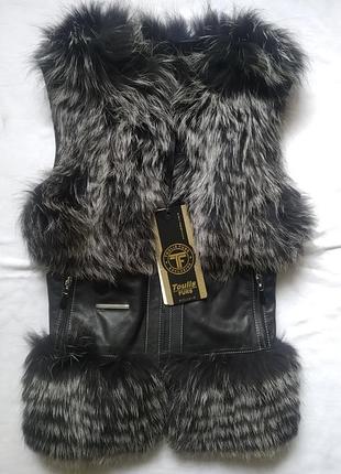 Элегантная кожаная жилетка с мехом чернобурки toulis furs турция.