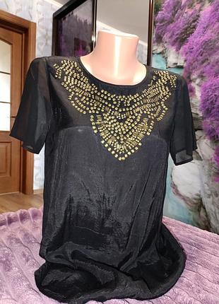Черная вискозная блузка с металлическими заклепками для декора, размер м-л