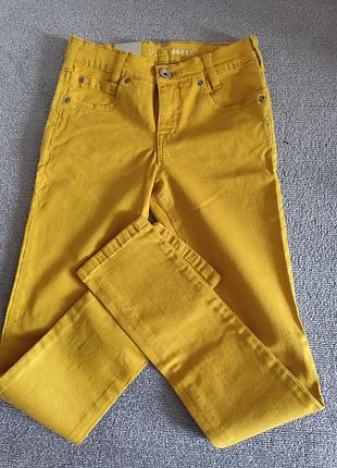 Фирменные джинсы