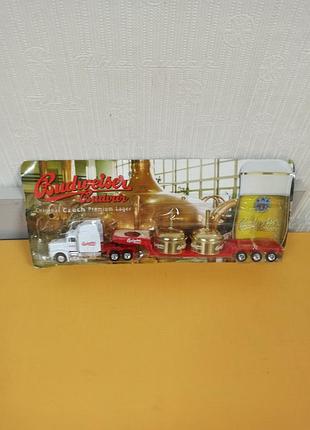 Машинка іграшковий вантажний автомобіль з причепом , стилізованій під бренд пива budweiser budvar